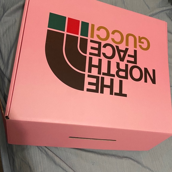 Gucci x Northface (exclusive) - Picture 2 of 7